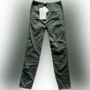 Fabletics seamless high-waisted statement capri